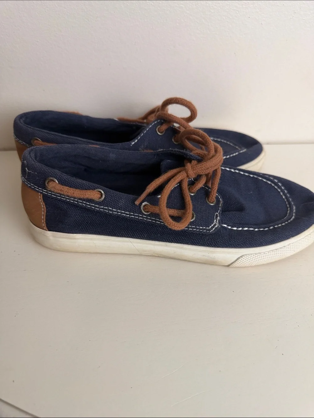 (2293) Cat & Jack Navy Canvas Boat Shoes with Brown Laces, Size: 2Y